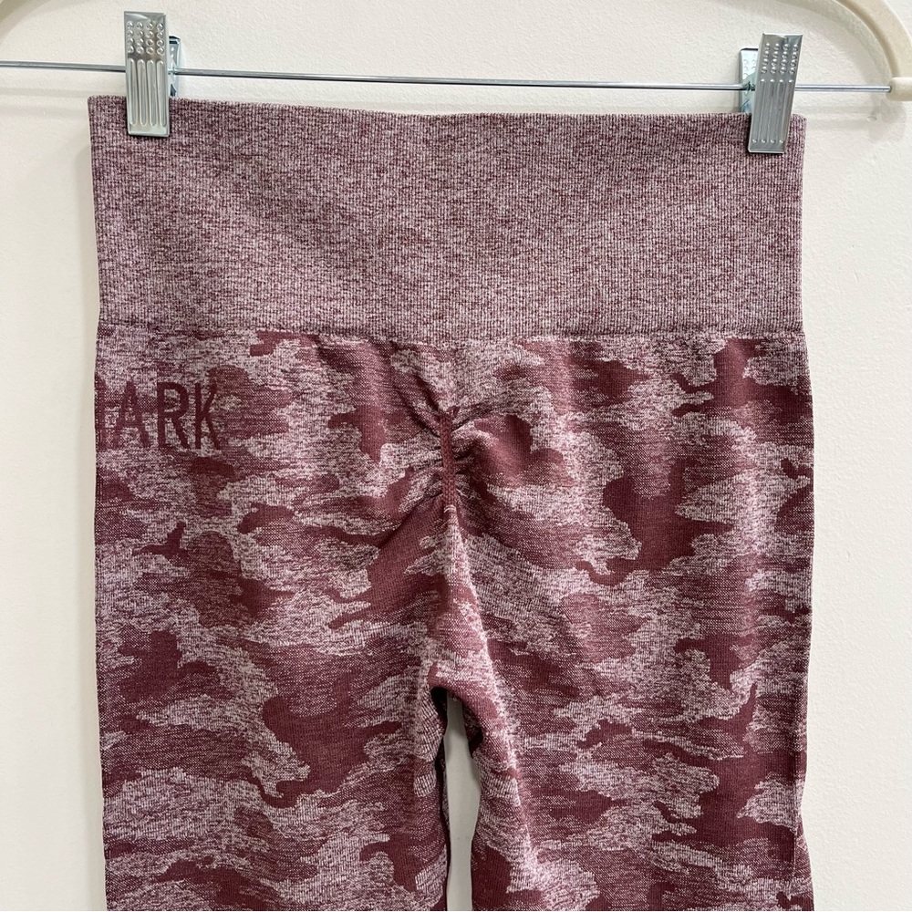 Gymshark Camo Seamless Two Piece Set in “Berry” - Picture 11 of 16